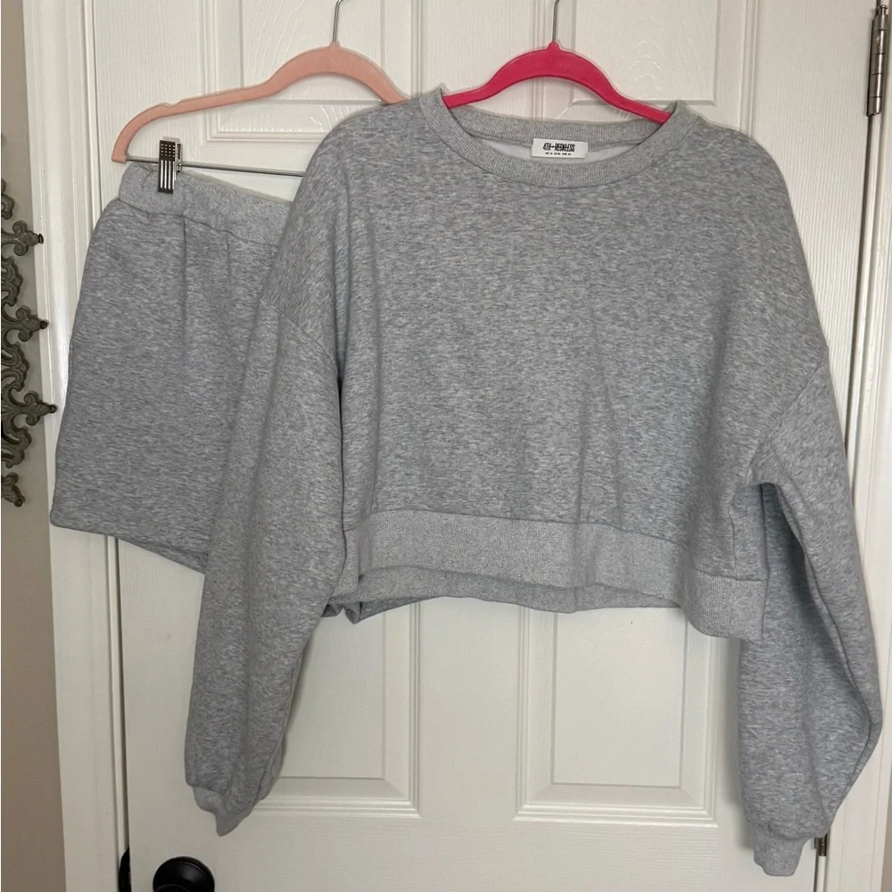 Cropped Crewneck Sweatshirt in Heather Gray - Picture 5 of 12